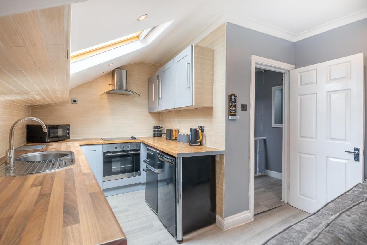 Town Centre Free Parking And Wi-fi Apartment