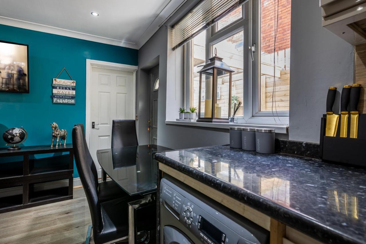 Town Centre Free Parking And Wi-fi Apartment *