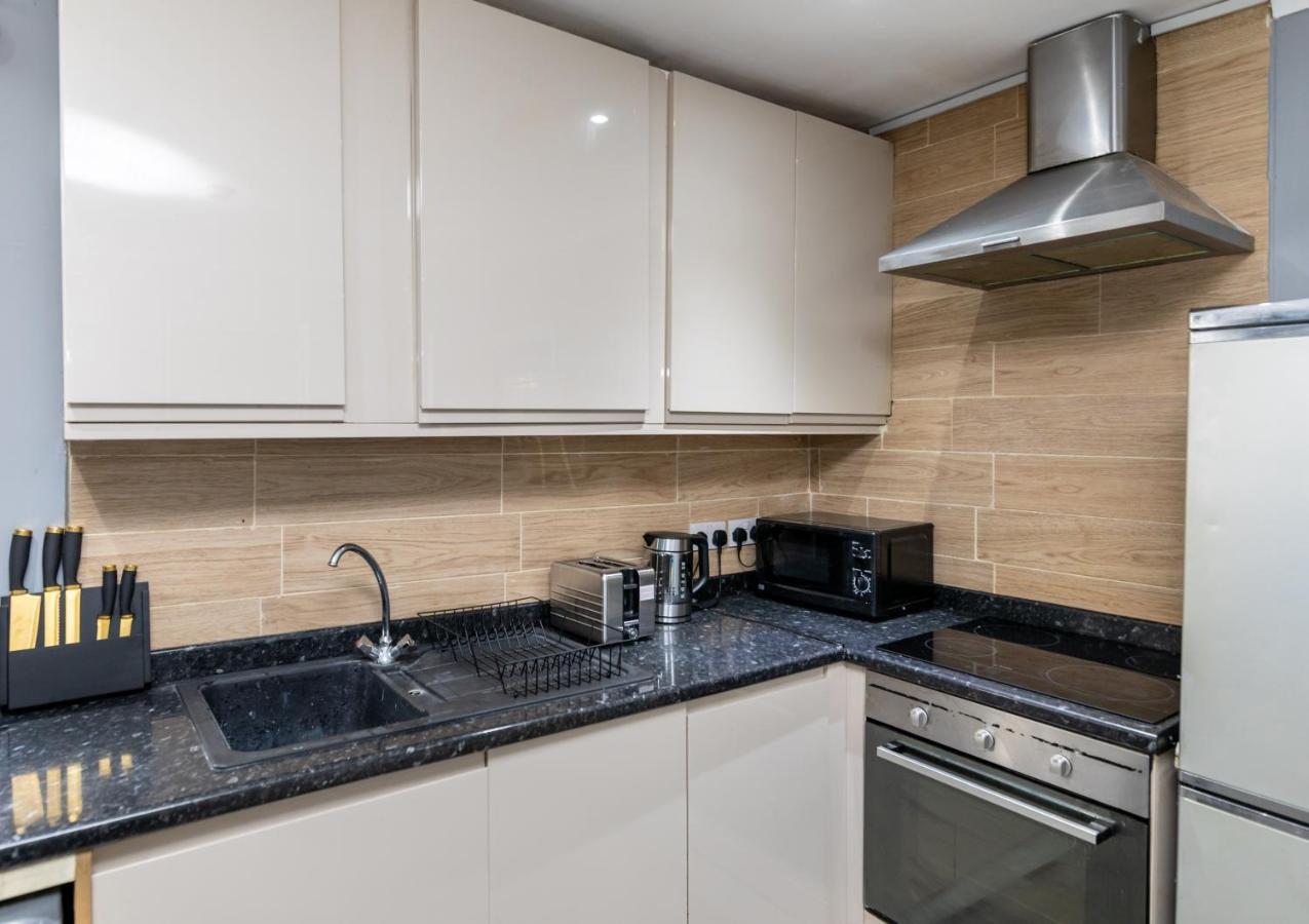 Town Centre Free Parking And Wi-fi Apartment