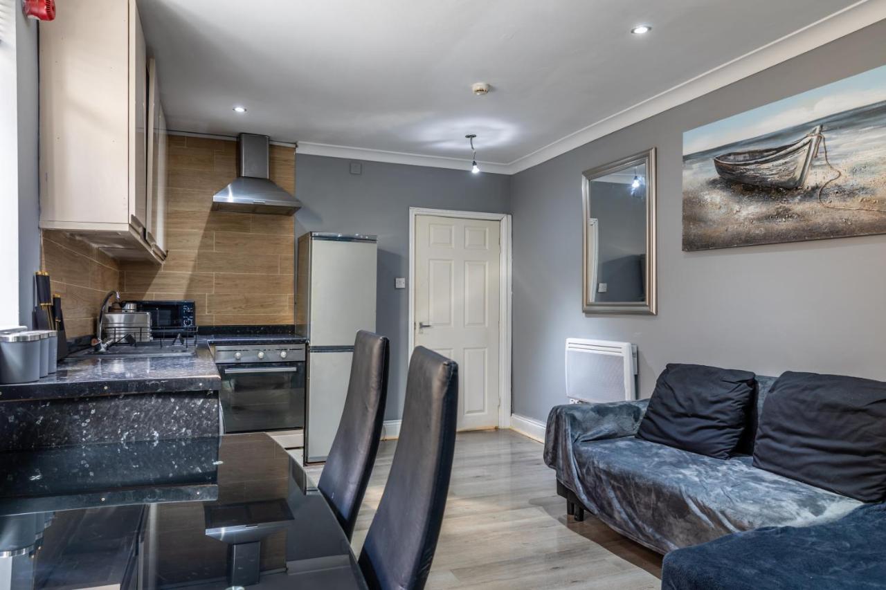 Town Centre Free Parking And Wi-fi Apartment