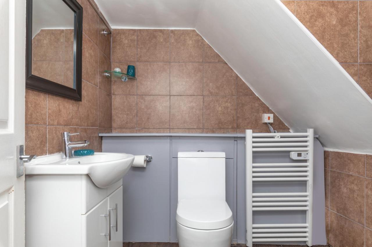 Town Centre Free Parking And Wi-fi Apartment *
