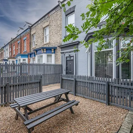 Stockton Town Centre Apartments Free Parking And Wi-Fi Exterior photo