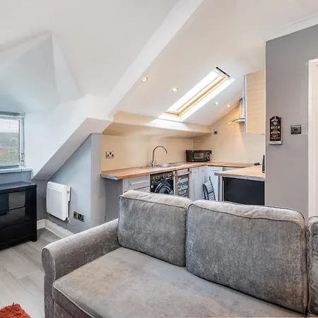 Stockton Town Centre Apartments Free Parking And Wi-Fi Exterior photo