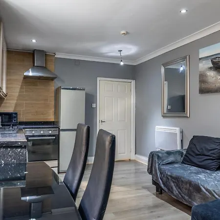 Stockton Town Centre Apartments Free Parking And Wi-Fi Exterior photo